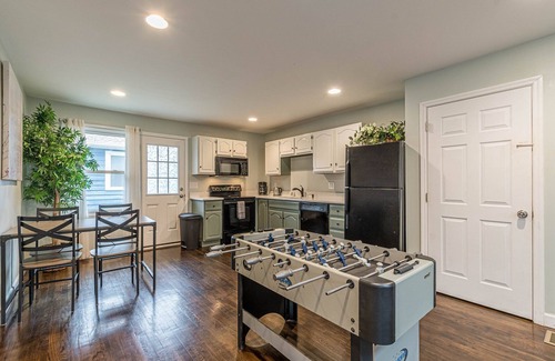 West End Casa | Welcome Home! 2BR with Driveway