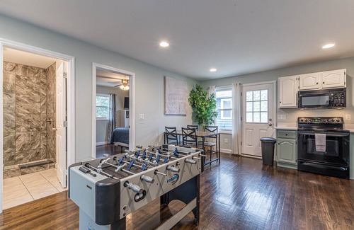 West End Casa | Welcome Home! 2BR with Driveway