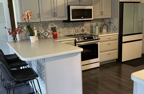 Mount Morris Township Casa | Welcome Home - quiet location - lots of trees - your stop to North Michigan