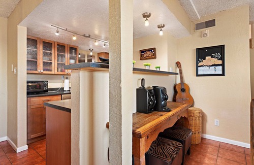 Northeast Santa Fe Hotel | Welcome Home to Santa Fe - Downtown Location, Fireplace, Pool Access