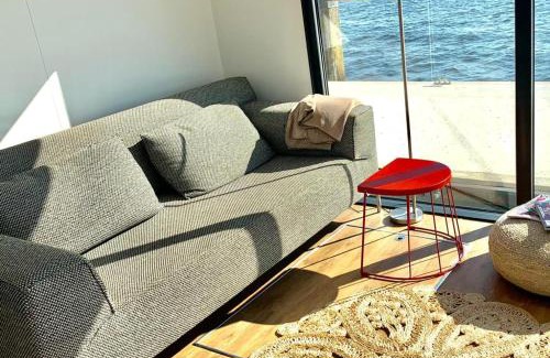 Offingawier Apartamento | Welcome in - Houseboat Earrebarre aan het Sneekermeer met dakterras, prachtig uitzicht