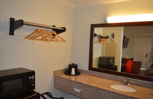 Corona Hotel | Welcome Inn