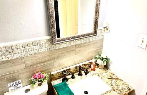 Midtown Apartamento | Welcome International Guests-Medical Residents-free shuttle downtown-full kitchen- free parking