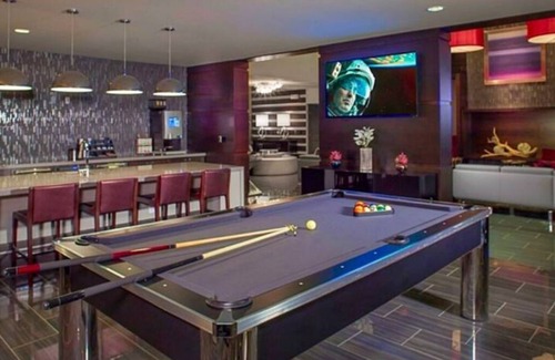 Memorial Apartamento | Welcome, kick back and relax in this calm stylish luxury unit!