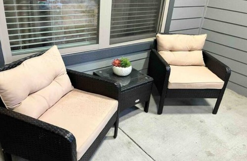 Memorial Apartamento | Welcome, kick back and relax in this calm stylish luxury unit!