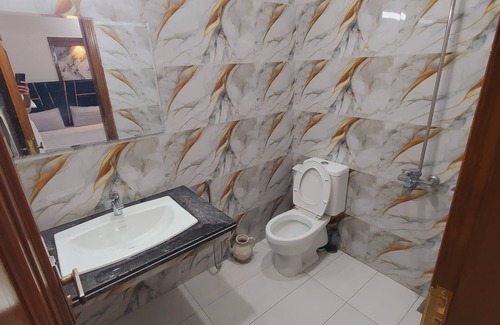 Islamabad Cabina | Welcome Lodges... Cozy 2-bedroom lodge with WiFi and AC in delightful Islamabad