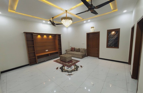 Islamabad Cabina | Welcome Lodges... Cozy 2-bedroom lodge with WiFi and AC in delightful Islamabad