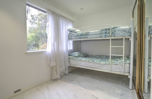 Tascott Apartamento | Welcome to your home in the beautiful coastal suburb of Tascott, NSW!