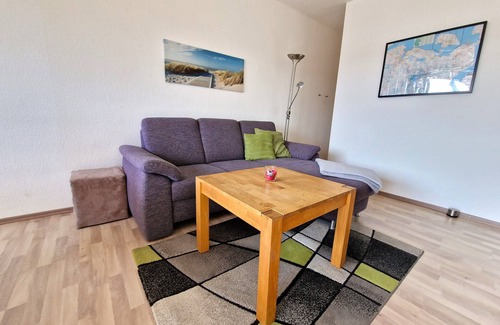 Heiligenhafen Apartamento | Welcome to a bright and modern apartment on the 6th floor.