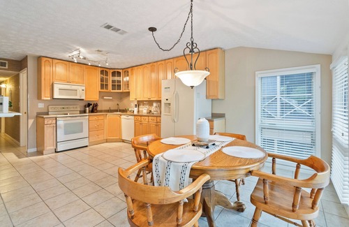 Bronston Condominio | Welcome to A Glimpse of the Lake – Your Ideal Lakeside Retreat