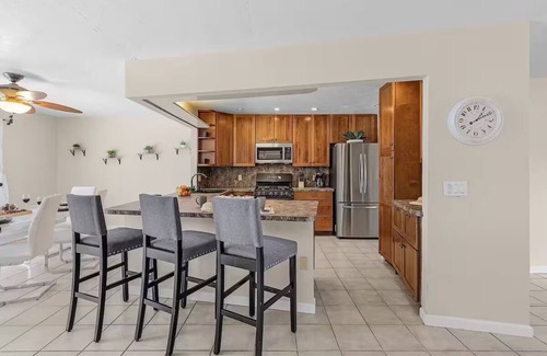 Venice East Casa | Welcome to A Time for Paws.