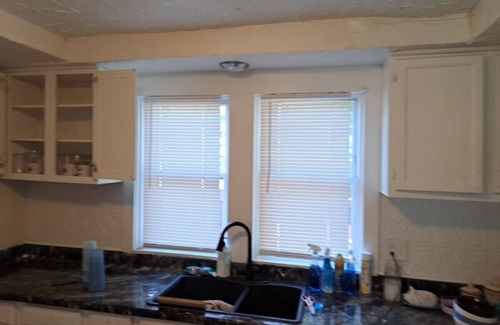 Akron Casa | Welcome to Akron: 5 Bedroom, 2 Bath
