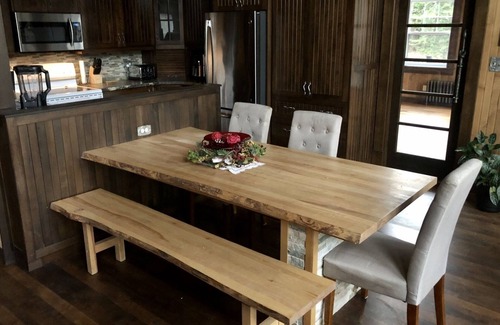 Saint Quentin Cabina | Welcome to Appalachian Lodge! Luxurious cabin situated on a beautiful property