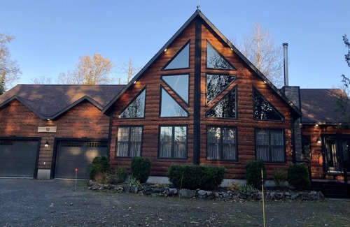Saint Quentin Cabina | Welcome to Appalachian Lodge! Luxurious cabin situated on a beautiful property