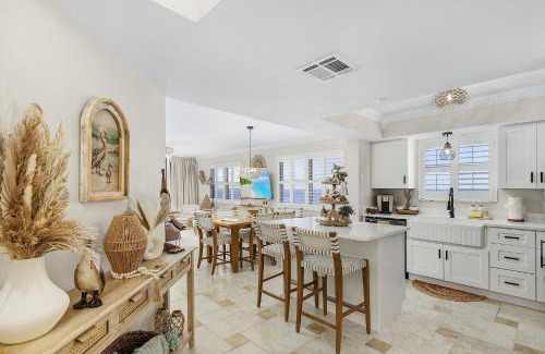 Fort Myers Beach Apartamento | Welcome to Beach Villa's # 606 Vacation Rental - 250 Estero Blvd condo