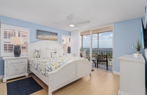 Fort Myers Beach Apartamento | Welcome to Beach Villa's # 406 Vacation Rental - 250 Estero Blvd condo