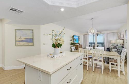 Fort Myers Beach Apartamento | Welcome to Beach Villa's # 406 Vacation Rental - 250 Estero Blvd condo