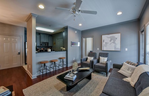 Tuscaloosa Condominio | Welcome to Bear's Den! Walk to the Coliseum, Stadium, and The Strip!