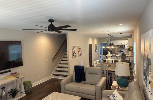 Dandridge Casa | Welcome to Blue On Main! 3 bdrm house steps away from Main Street & Douglas Lake