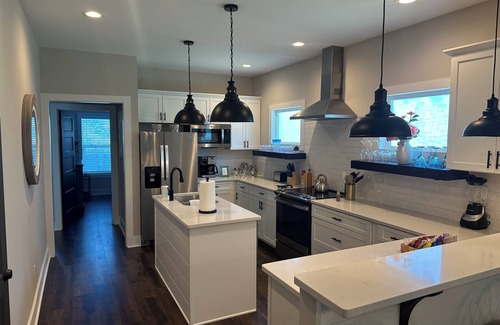 Dandridge Casa | Welcome to Blue On Main! 3 bdrm house steps away from Main Street & Douglas Lake