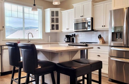 Okanagan-Similkameen Casa | Welcome to Bordeaux Cottage #191 – A Luxury Getaway on Osoyoos Lake!