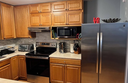 Gouldsboro Casa | Welcome to Bree-Z-Bear Lodge– 5BR Pocono Escape Gameroom, Sunroom, a Scenic Vibe