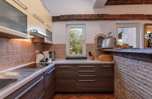 Labinci Casa | Welcome to Casa Vivo, a charming retreat in the quiet village of Labinci near Pore.