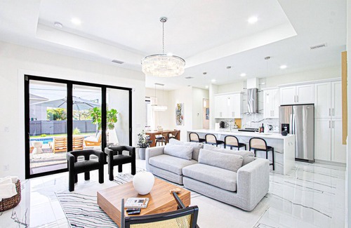 Diplomat Casa | Welcome to Casa Capri - Heated Pool - Pet friendly - Relaxing Gateway