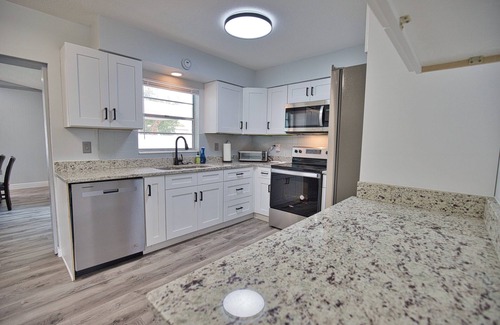 South Bradenton Casa | Welcome to Casa Milly! A Charming 2-bedroom house with AC, WiFi in Bradenton
