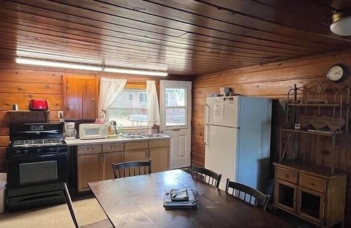 Gaylord Cabina | Welcome to Cottage 5 at Heart Lake Resort!