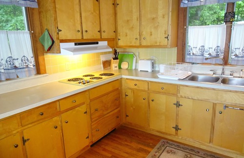 Raymond Cabina | Welcome to Dorie's Cottage! Cozy waterfront home with gorgeous sunset views!