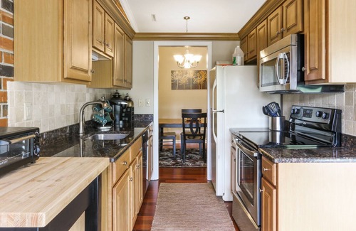 Fontana-on-Geneva Lake Condominio | Welcome to Down by the Lake-Abbey Villa!