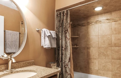 Fontana-on-Geneva Lake Condominio | Welcome to Down by the Lake-Abbey Villa!