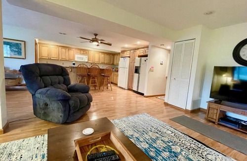 Bronston Condominio | Welcome to “Fairway to Heaven” – Your Family Getaway