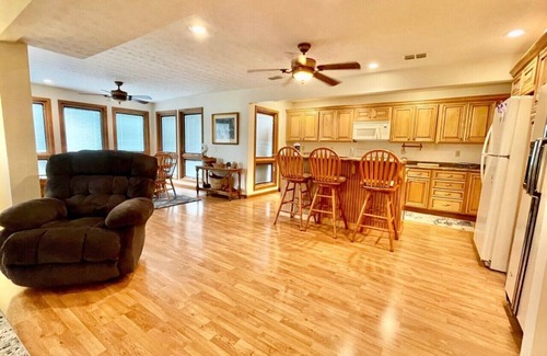 Bronston Condominio | Welcome to “Fairway to Heaven” – Your Family Getaway