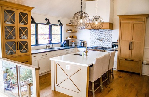 Bala Casa | Welcome to Falcon’s Nest, your 6 bedroom luxury all-season cottage retreat nestled on Lake Muskoka