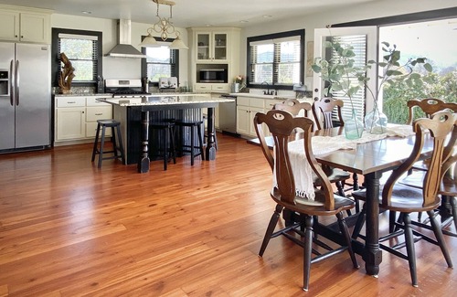 Dillard Casa | Welcome to Farmhouse on Boxwood! Enjoy fun summer activities each day and night!