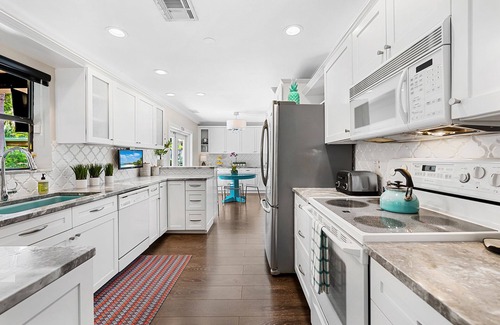 South Corals Casa | Welcome to Happy Daze, A Centrally Located Tropical Pool Home!!!