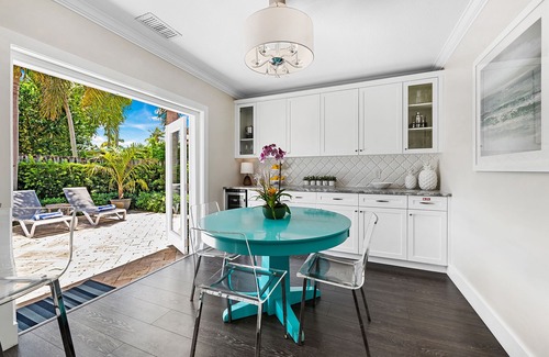South Corals Casa | Welcome to Happy Daze, A Centrally Located Tropical Pool Home!!!