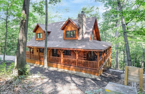 Logan Cabina | Welcome to Heaven in the beautiful Hocking Hills!