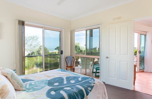 Farnborough Casa | Yeppoon Hinz On The Beach - perfect beach holiday destination