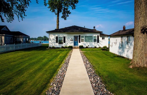 Anchorville Casa | Welcome to Island life!Charming waterfront home with amazing views of N. Channel