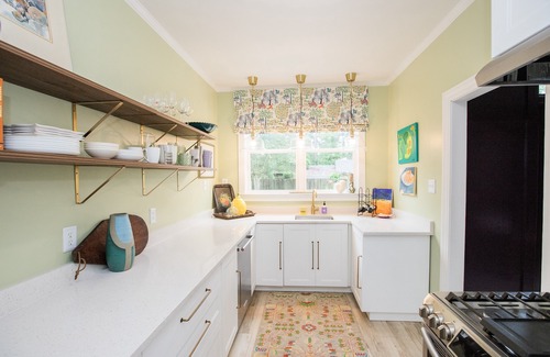 Thomasville Casa | Welcome to Jewel Box Cottage! Our cottage has been carefully curated for you.