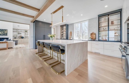 Excelsior Cabina | Welcome to LakeHus - Luxury Urban Lake Home on coveted Lake Minnewashta
