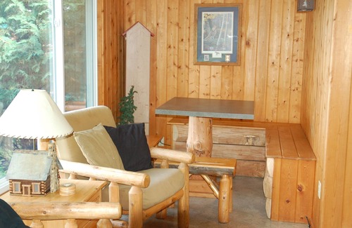 Birchwood Cabina | Welcome to Lakeview Pine: The Lakeside Escape
