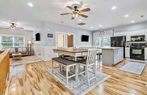 Sloans Valley Cabina | Welcome to “Lakey Charms” – Your Perfect Lakeside Escape