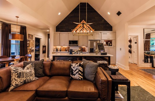 Leipers Fork Casa | Welcome to Leiper's Fork Luxe at Hillsboro Hideaway in Franklin, Tennessee.