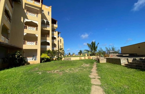 Bamburi Apartamento | Welcome to Lily Homes and enjoy the beachfront bliss at your doorstep.