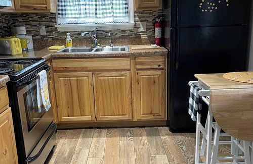 Franklin Cabaña | Welcome to Little Creek Ranch - A cozy cottage in charming Franklin