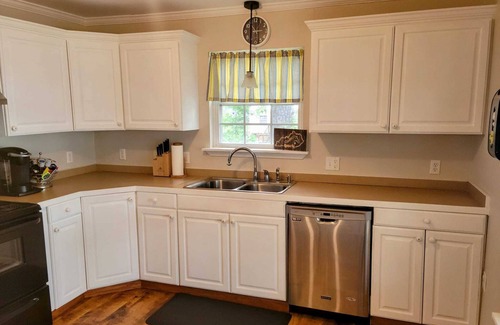 Dry Creek Casa | Welcome to Maison de Couillon! Beautiful lake house on serene Bundick Lake!